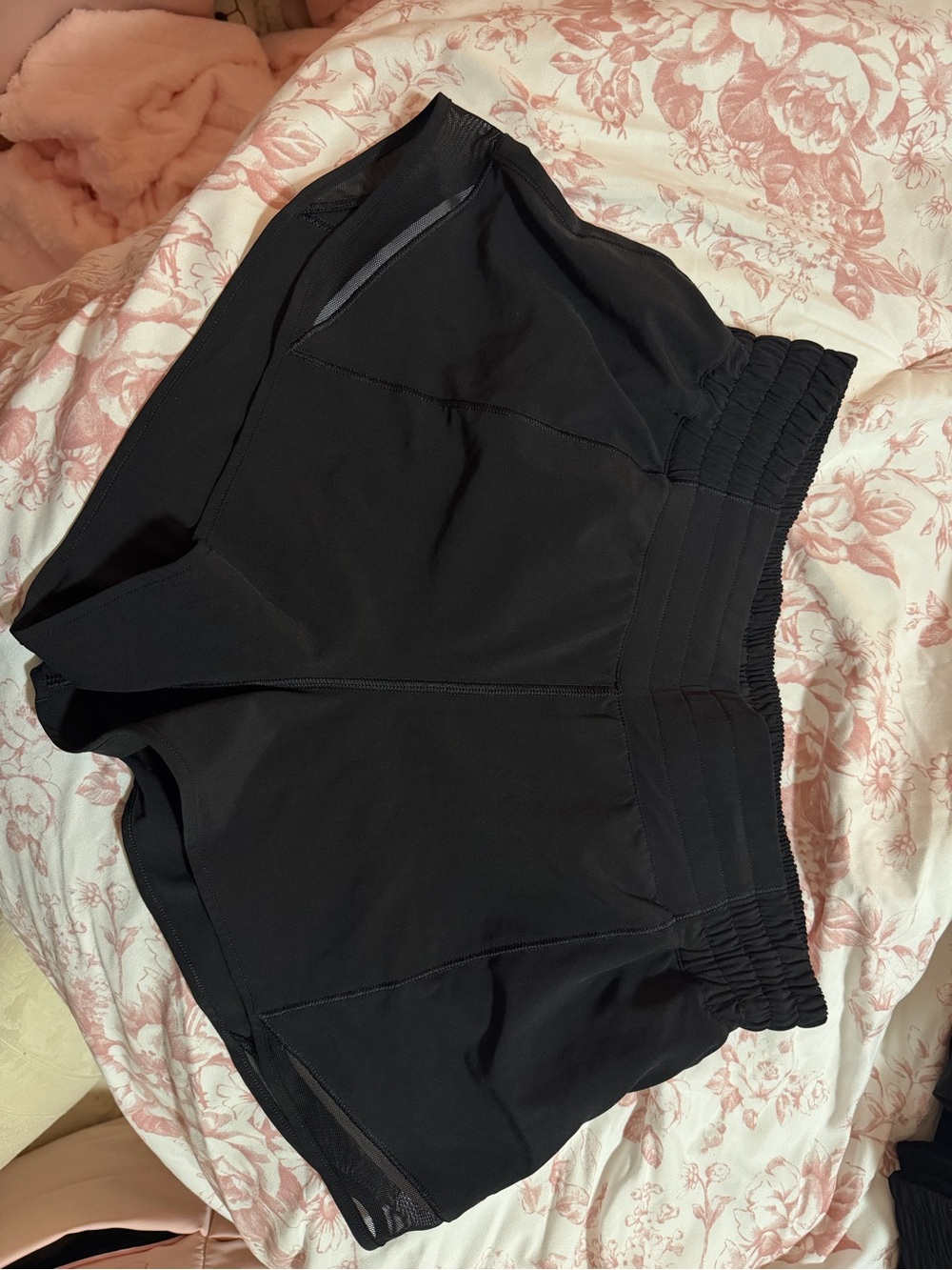 lululemon black hotty hot shorts 2.5 inch high rise